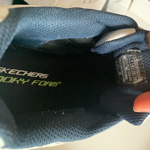 Sketchers Memory Fit Sneaker - Picture 3 of 4